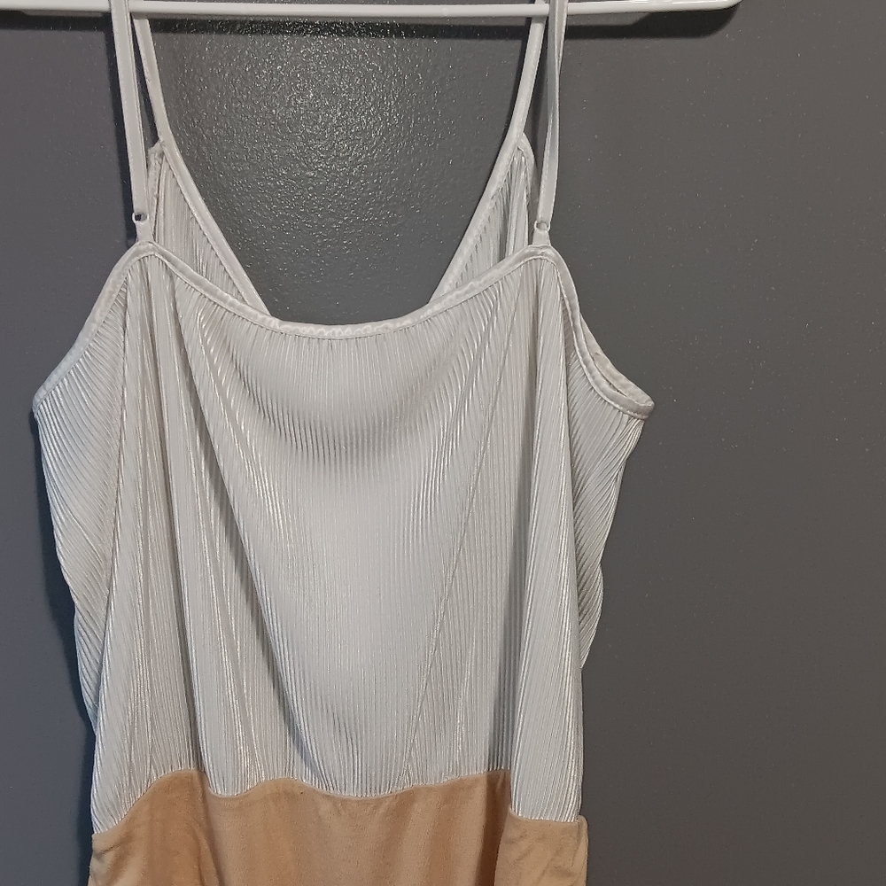 WAYF Silver Ribbed Top - Picture 4 of 8